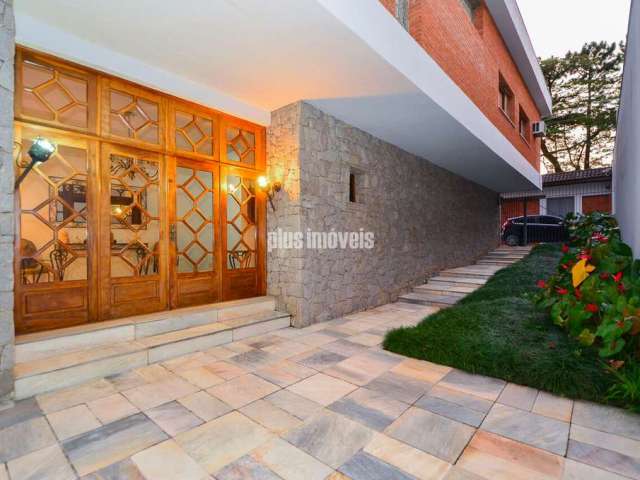 Oportunidade Única!! Casa Espaçosa com 430m² de Pura Elegância no ALTO DA BOA VISTA