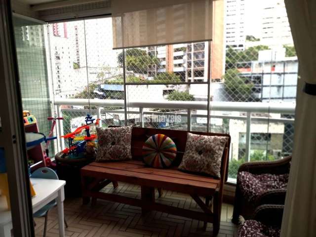 Excelente apartamento na rua de referencia, no morumbi.