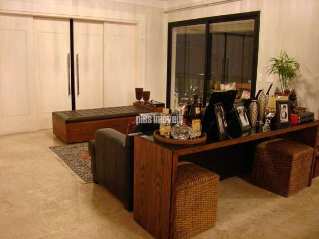 Apartamento muito bom no Morumbi com 4 suites