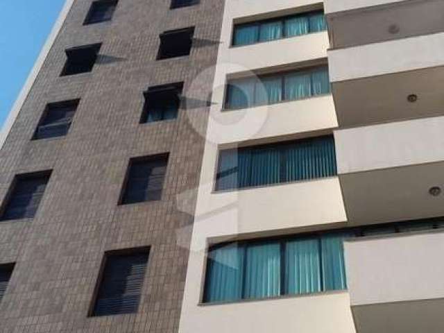 Oportunidade - Centro - Amplo apartamento em andar alto