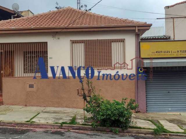 Casa com salão comercial (ou garagem) á 20m da Avenida Samuel Martins