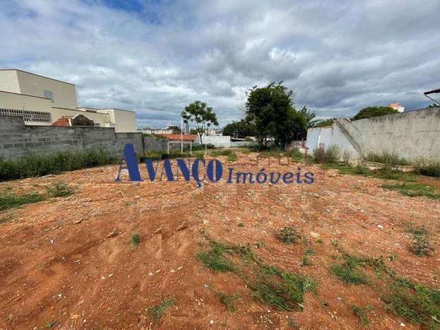 Oportunidade Investidor - Terreno Plano de 900m² no Bairro Anhangabaú