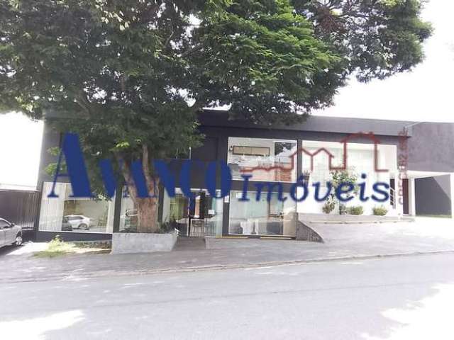 Linda casa comercial em ótima localização na Vila Progresso