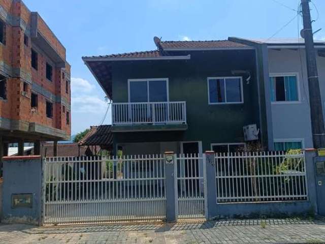 Sobrado com 02 dormitórios e 90m² aprox, terreno com 200m² para vender no Vila Nova