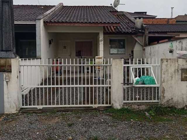 Geminado térreo com 02 dormitórios e cozinha mobiliada para vender, bairro Vila Nova