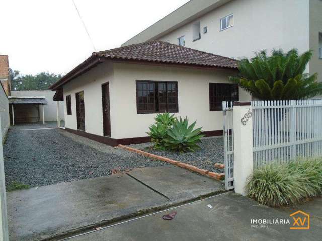 Casa com 03 dormitórios para alugar, bairro Vila Nova