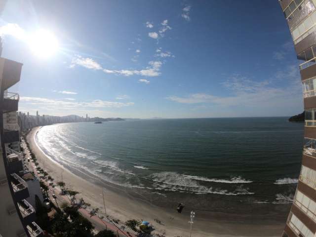 Lindo apartamento frente mar com vista paradisíaca da praia de Balneário Camboriú-SC