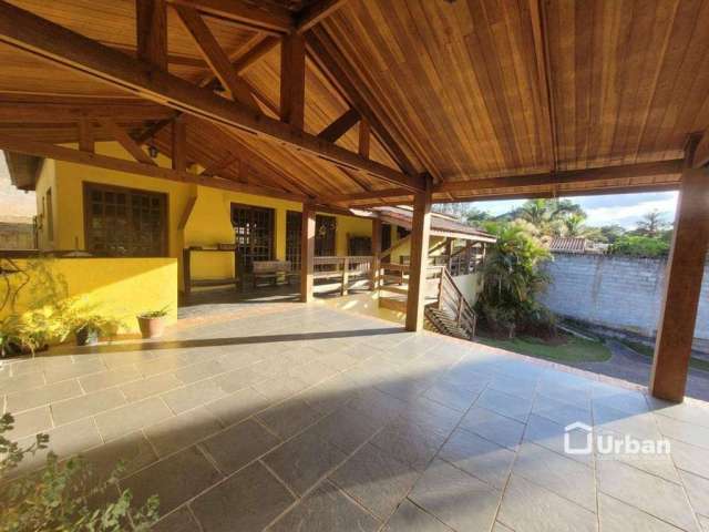 Casa com 3 quartos à venda, 270 m² por R$ 1.149.999 - Chácara de La Rocca - Carapicuíba/SP