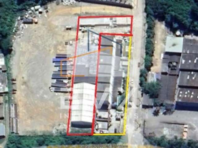 Aluga ótimo Galpão Comercial de 1.000 m², em terreno de 3.000 m², com estacionamento, almoxarifado, cozinha, vestiários, recepção, escritórios, copa.