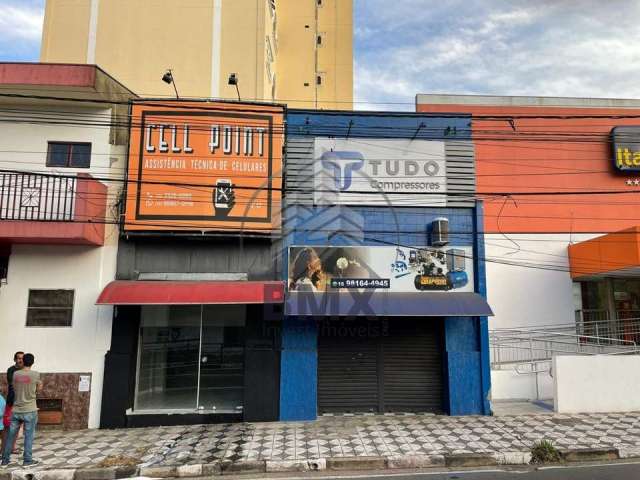 Alugo Salão Comercial, 50 m², com mezanino e WC. Ótima localização. Fácil acesso. Av. Gen. Carneiro ao lado do Banco Itaú e Praça 9 de Julho