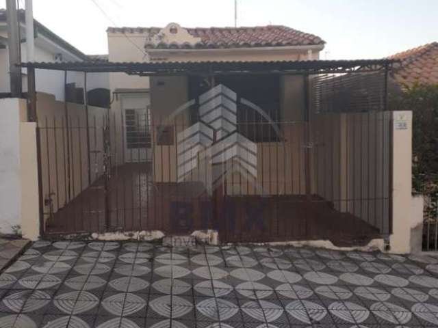 Vendo casa no Centro, área=87 m², terreno=180 m², 2 dorm, wc c/ box, quintal c/churrasqueira, edícula. 2 vagas. Ótima localização, Shopping. Sorocaba