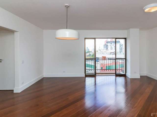 Apartamento de 127m², 2 suítes, 4 banheiros, 2 vagas na Vila Madalena.