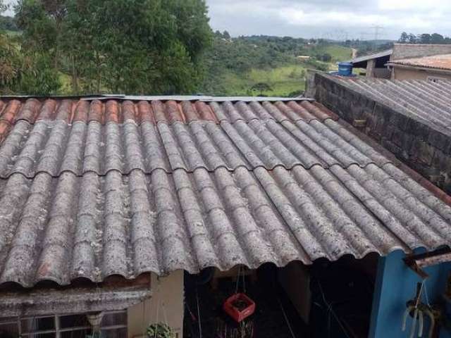 Casa geminada em Mairiporã com 150 m² construídos.