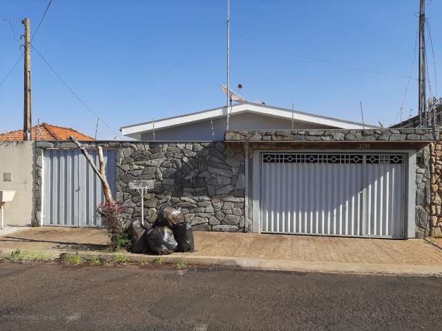 Casa de Vila à Venda no Bairro Santa Rita em Franca - 3 Quartos, Quintal Amplo e Edícula - Oportunidade