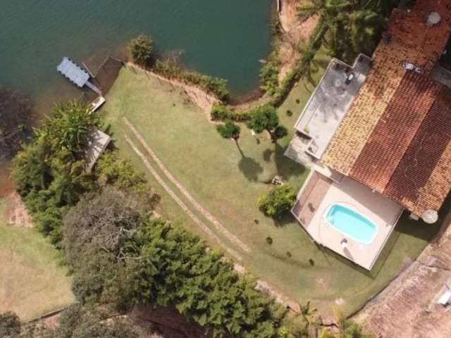 Casa de Luxo à Venda em Capitólio-MG com Acesso ao Lago, Piscina e 6 Quartos – R$ 2 Milhões