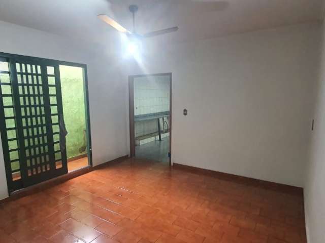 Casa Completa, Segurança e Conforto no Bairro Antônio Marincek, Ribeirão Preto - Valor Imperdível!