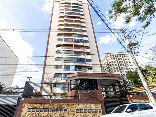 Apartamento alto padrão com 240m², 4 suítes, 5 vagas de garagem em ótima localização.