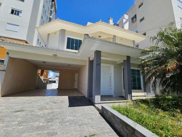 Casa com 4 quartos à venda na Rua Bolonha, 130, Pagani, Palhoça, 242 m2 por R$ 1.200.000