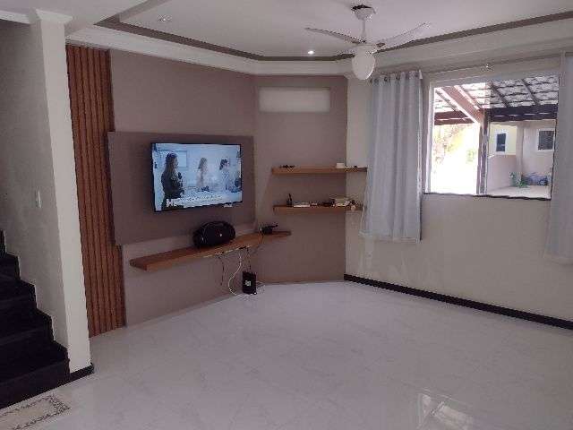 Casa duplex 4/4  em condomínio.  Piscina privativa. Fino acabamento.