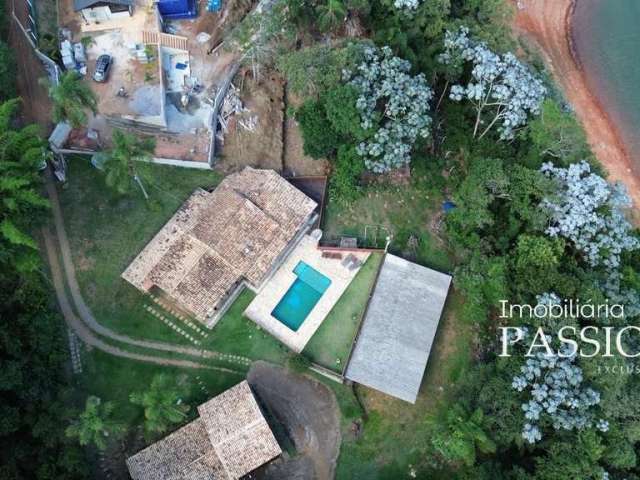 Refúgio exclusivo à beira da represa joanópolis: casa rústica com 3 quartos sendo 1 suíte.