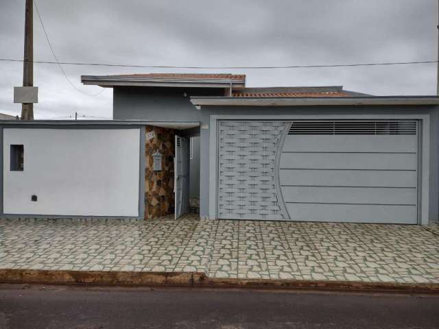 Casa para Venda em Cerqueira César, Centro, 3 dormitórios, 1 suíte, 2 banheiros, 1 vaga