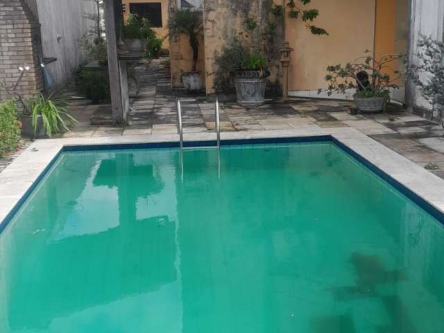 Locação de casa em cidade jardim - 4 suítes - piscina.