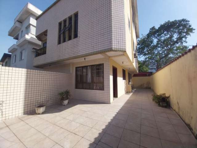 Casa sobreposta baixa, 2 dormitórios, área total 165 m², Aparecida!