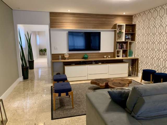 Apartamento 4 dormitórios, 233 m², quadra da praia, Boqueirão.