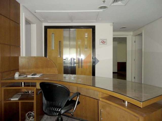 Conjunto Comercial, Andar inteiro, 700 mts da Avenida Paulista. 220 m2, 6 vagas, Ar Condicionado.