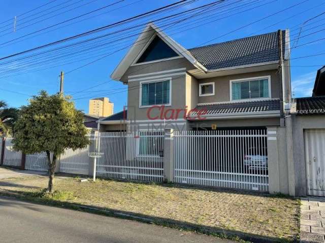 Sobrado com 4 quartos, piscina e edícula - São José dos Pinhais-PR