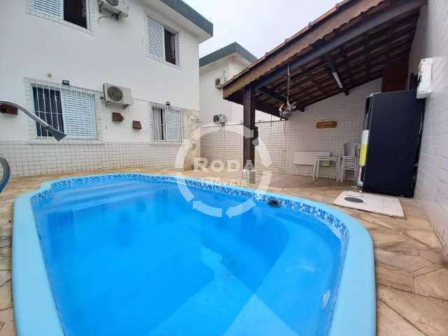 Casa Sobreposta Baixa no Bairro Macuco - 3 Dormitórios com Piscina e Área Gourmet