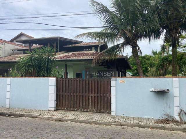 Casa com 5 dormitórios sendo 1 suíte master à venda, 160 m² por R$ 900.000 - Do Ubatuba - São Francisco do Sul/SC