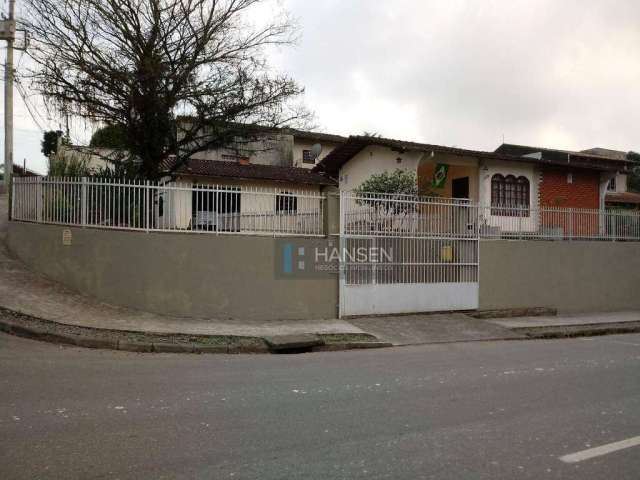 Casa com 3 dormitórios sendo 1 suíte à venda, 190 m² por R$ 950.000 - Bom Retiro - Joinville/SC