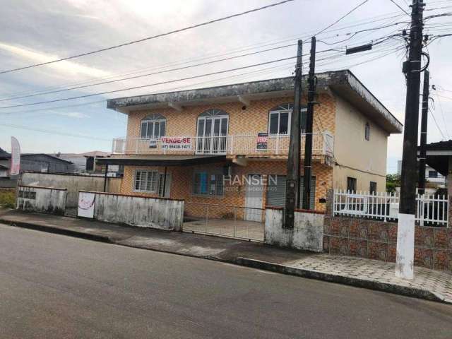 Sobrado com 3 Apartamentos à venda por R$ 700.000 - Fátima - Joinville/SC