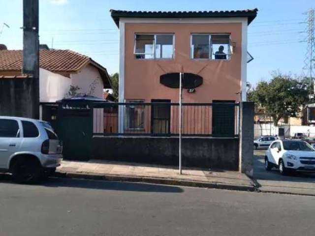 Casa em Condomínio Fechado com Lazer Completo e Ótima Localização