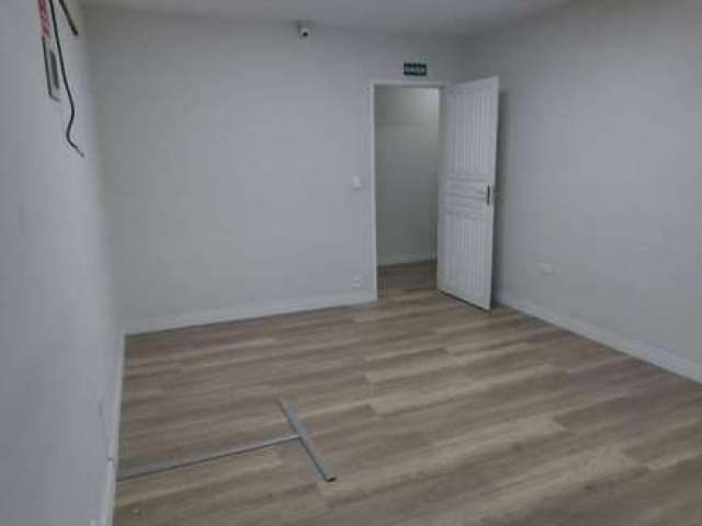 Sala 30 mts² comercial com 1 baheiro para locação na Kizaemon Takeuti - Taboão da Serra - SP