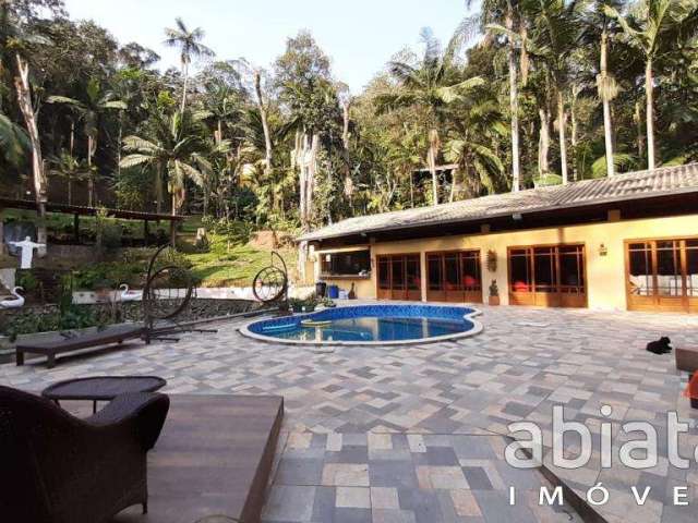 Casa Térrea com piscina e lago de agua natural a venda Condomínio Jardim Iolanda, Taboão da Serra SP