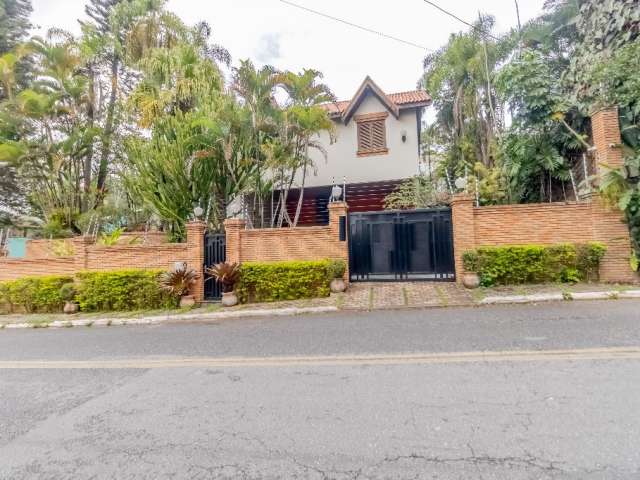 Casa Contemporânea incrível, no Morumbi, próxima ao Clube Paineiras, em terreno com 713 m² e 425 m² de construção,