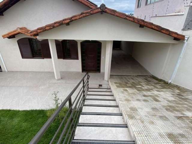 Casa com 3 quartos para alugar na Rua Ramalho Ortigão, 37, Santa Branca, Belo Horizonte por R$ 6.000