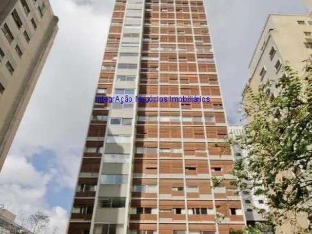 Apartamento  220m², 03 dormitórios (sendo 01 suíte),  04 banheiros e 02 vagas de garagem.  Condomínio com portaria, academia, salão de festas