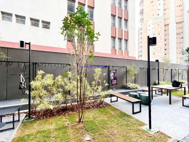 Apartamento Studio MOBILIADO 27m², 01 dormitório e 01 banheiro.  Condomínio com portaria, segurança, piscina, academia e salão de festa.  Excelente