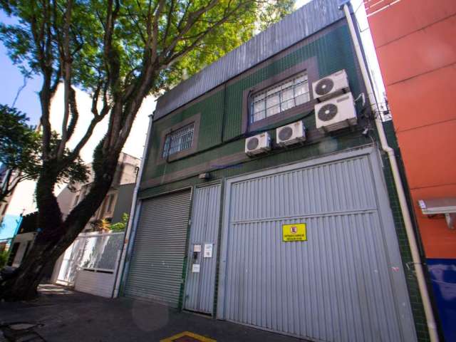 Galpão 1000m², 05 banheiros e 10 vagas de garagem.  Excelente localização á 8 minutos andando para a estação do metrô Santa Cecilia