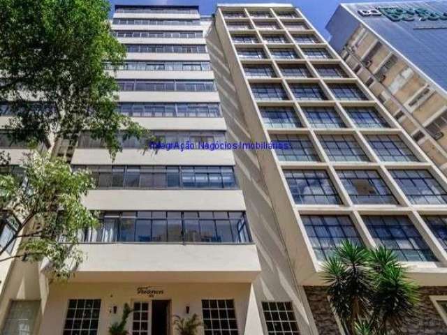 Apartamento  156m², 03 dormitórios (sendo 01 suíte), 03 banheiros, 01 vaga de garagem e sala ampla com janela de fora a fora.  Condomínio