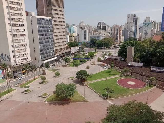 Condomínio com segurança e portaria.  Excelente localização, entre as Ruas Nestor Pestana, Augusta, Marquês de Paranaguá, Caio Prado e Consolação;