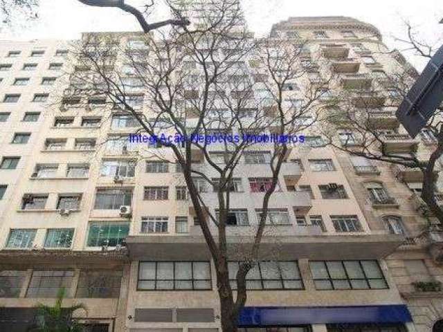 Apartamento 32m², 01 dormitório e 01 banheiro.   Condomínio com segurança e portaria.  Excelente localização