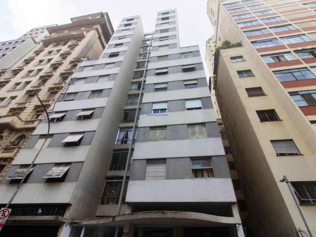 Apartamento 80m², 02 dormitórios e 02 banheiros.  Condomínio com segurança e portaria.  Excelente localização, entre as Ruas Avanhandava, Araquã