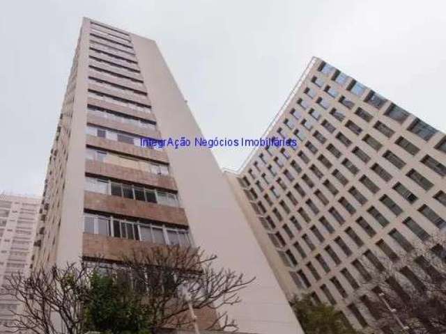 Apartamento  180m², 02 dormitórios (sendo suítes), 03 banheiros e 01 banheiro.  Condomínio com portaria e segurança.  Excelente localização,