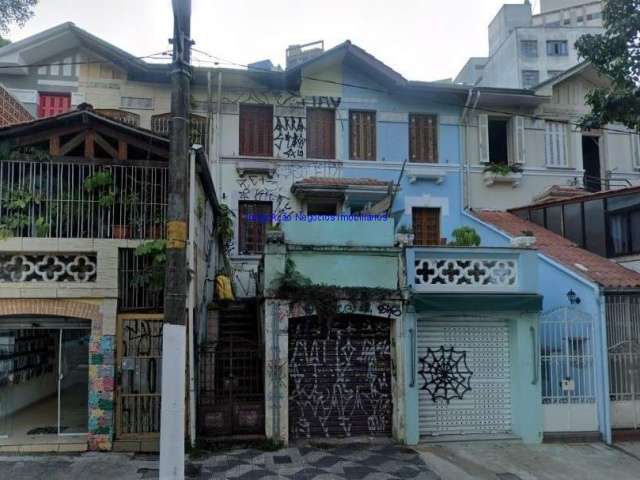 Casa comercial 100m², 01 cozinha e 02 banheiros.  Excelente localização á 9 minutos andando para a estação do metrô Consolação