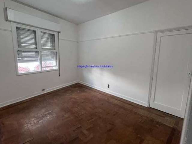 Apartamento 108m², 3 dormitórios e 2 banheiros.   Excelente localização, à 10 minutos andando para a Estação do Metrô São Joaquim.