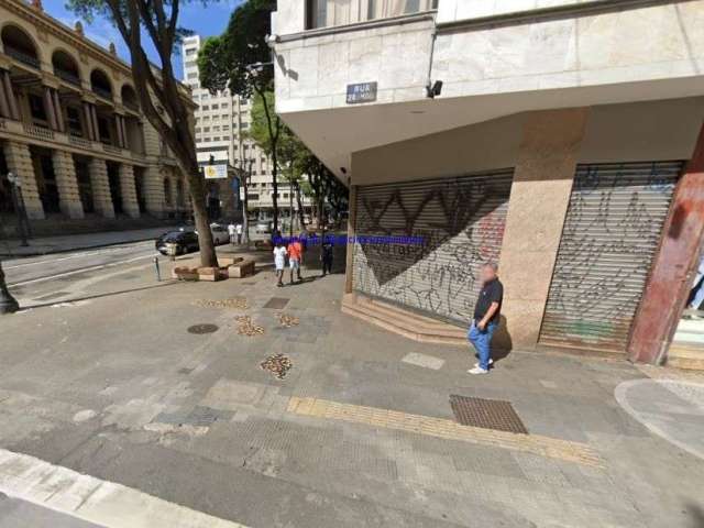 Loja 1.360m² e  08 banheiros.  Excelente localização á 05 minutos andando para a estação do metrô Anhangabaú; Entre as Ruas 24 de Maio